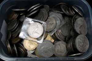 Group of New Zealand decimal and pre decimal coins and notes - 3
