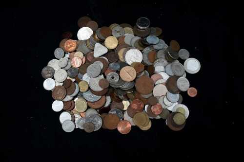 2.3kg of assorted world coins.