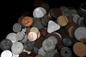 2.3kg of assorted world coins. - 4