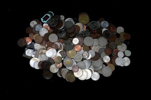 1.5kg of assorted world coins.