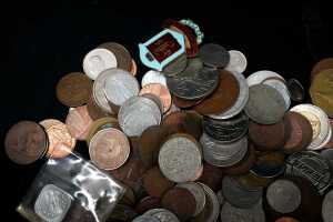 1.5kg of assorted world coins. - 4