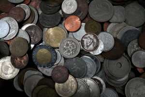 1.5kg of assorted world coins. - 5