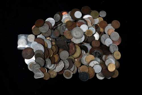 1.5kg of assorted world coins.