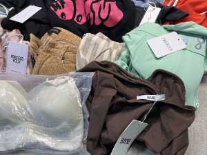 Group of Women's clothing size XS - 4