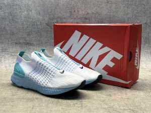 Nike React Phantom Run Flyknit 2 size US 9.5