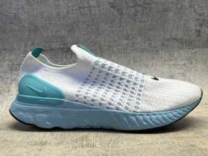 Nike React Phantom Run Flyknit 2 size US 9.5 - 2