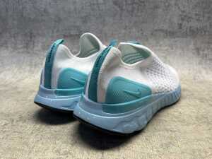 Nike React Phantom Run Flyknit 2 size US 9.5 - 4