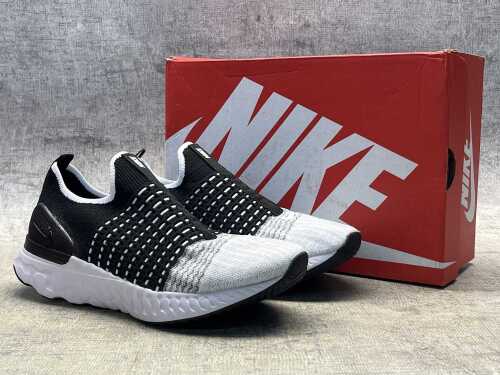 Nike React Phantom Run Flyknit 2 size US 8.5