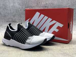 Nike React Phantom Run Flyknit 2 size US 8.5