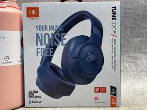JBL Tune 770NC headphones & Boss water bottle - 2
