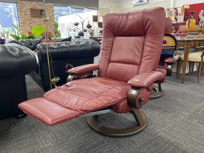 Perceval Lafer Kiri red leather swivel recliner