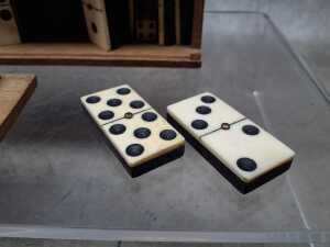 Antique set of bone and ebony dominoes - 2