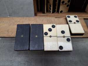 Antique set of bone and ebony dominoes - 4