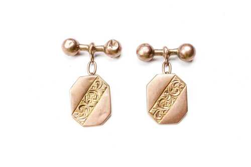A pair of antique cufflinks in 9 carat rose gold