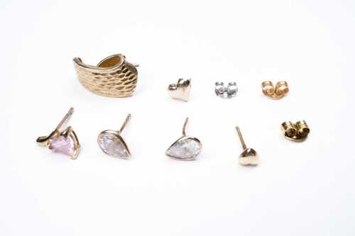 A group of gold in 9, 14 and 18 carat.