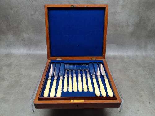 W&HS entree knife and fork setting for six