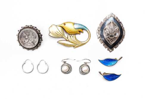 A collection of jewellery in sterling silver