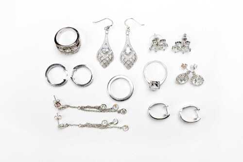 A collection of jewellery in sterling silver