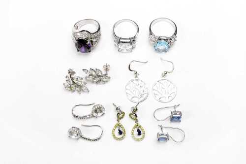A collection of jewellery in sterling silver
