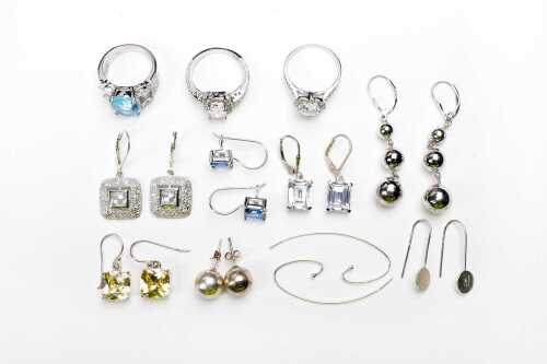 A collection of jewellery in sterling silver