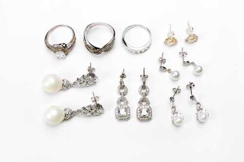 A collection of jewellery in sterling silver
