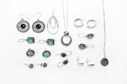 A collection of jewellery in sterling silver