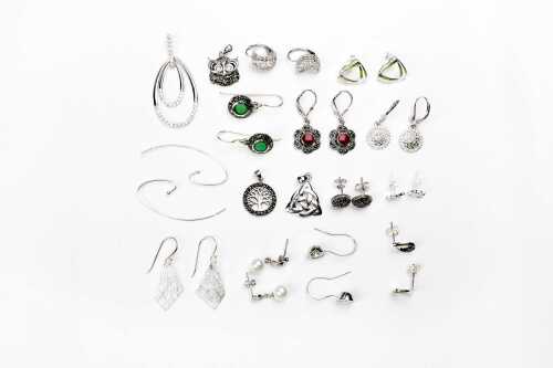A collection of jewellery in sterling silver