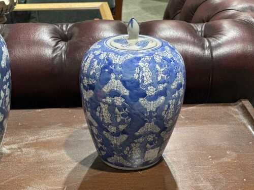 Chinese mid 20th century export blue and white porcelain ginger jar