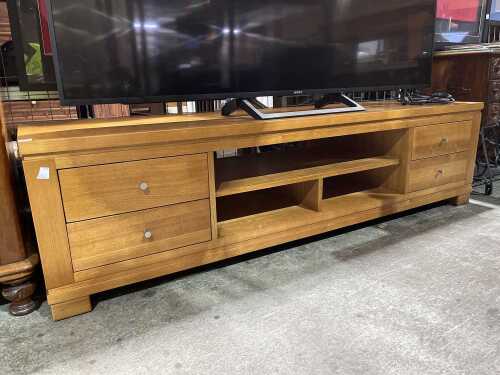 'Ultimate Furniture' Modern entertainment unit