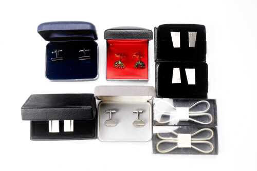 A collection of vintage men's jewellery