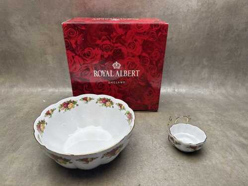 Royal Albert 'Old Country Roses' porcelain tiered bowl set