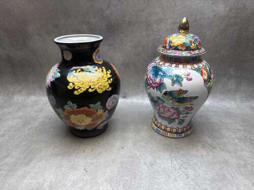 Two Chinese porcelain pieces