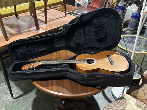 Valencia C105 guitar
