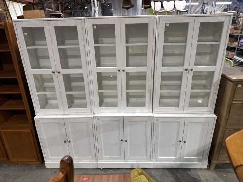 Two-piece timber display cabinet in white (middle)