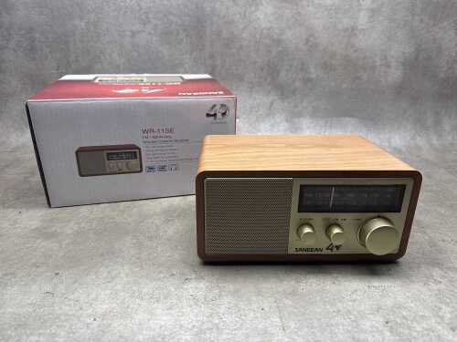 Sangean WR-11SE AM/FM analog radio
