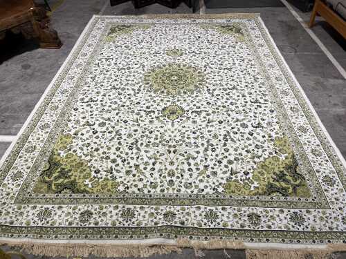 Hali-style polyester rug