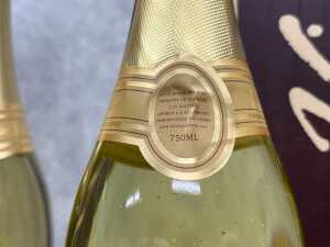 Two Bottles of Boutique Le Vin Sparkling Wine with 24K Gold leaf - 4