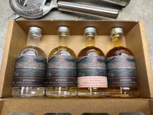 Gin and whisky, five bottles - 3