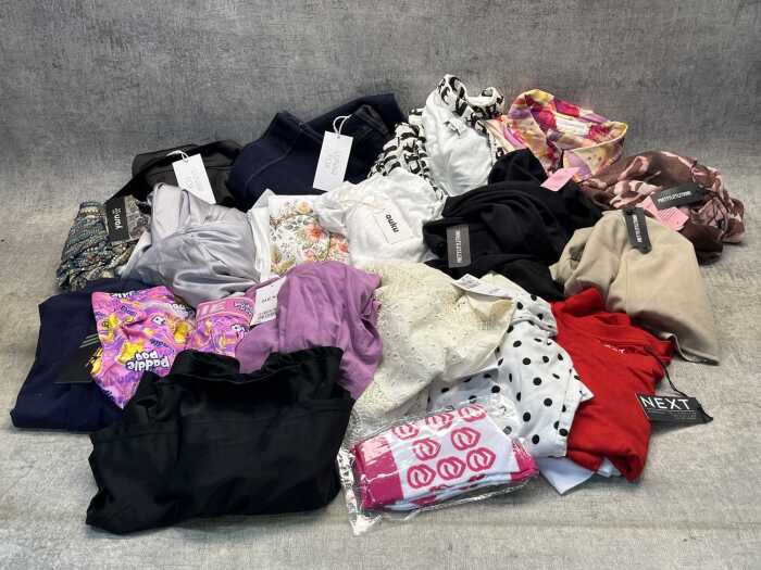 Group of Women's clothing size XXL+