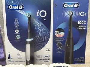 Group of Oral B products - 2