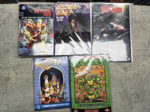 Group of graphic books - 4