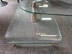Two-tier curved glass coffee table - 3