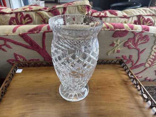 Cut crystal baluster-shaped vase