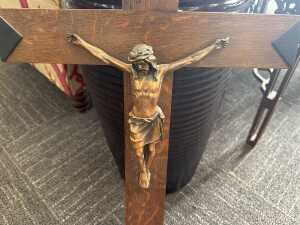 Decorative timber crucifix featuring a copper corpus. - 2