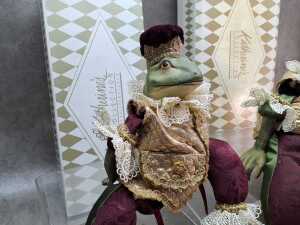Katherine's Collection at Silver Lake collector frogs. - 3