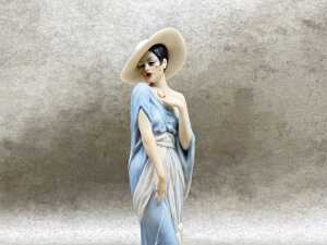 Two Capodimonte 'Mode Liberty' porcelain figures - 2