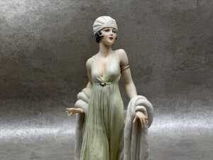Two Capodimonte 'Mode Liberty' porcelain figures - 4