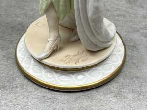 Two Capodimonte 'Mode Liberty' porcelain figures - 5