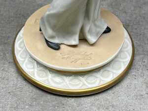 Two Capodimonte 'Mode Liberty' porcelain figures - 3