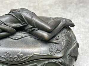 Art Nouveau-style bronze trinket box - 3